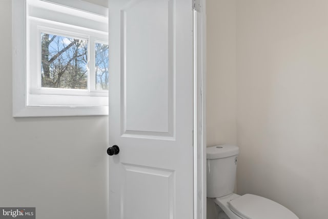 5004 Barnaby Ln, Oxon Hill, MD 20745 - bathroom with toilet