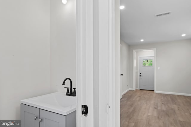 5004 Barnaby Ln, Oxon Hill, MD 20745 - interior space featuring light wood-style flooring, baseboards, visible vents, and recessed lighting