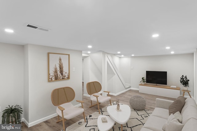 5004 Barnaby Ln, Oxon Hill, MD 20745 - living room with visible vents, wood finished floors, baseboards, and recessed lighting