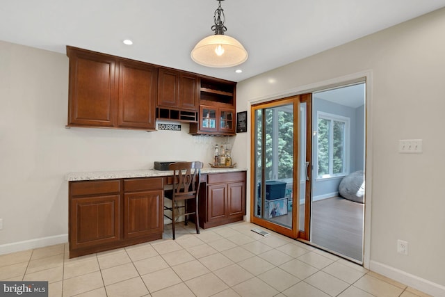 kitchen with baseboards, hanging light fixtures, visible vents, and recessed lighting