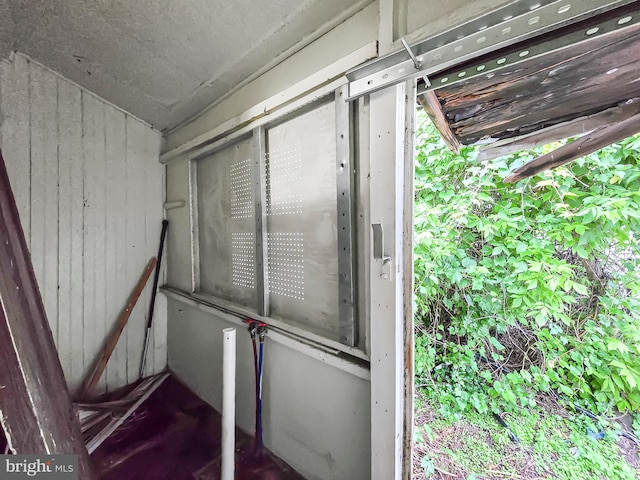 1837 W Juniata St, Philadelphia, PA 19140 - detailed view of wooden walls