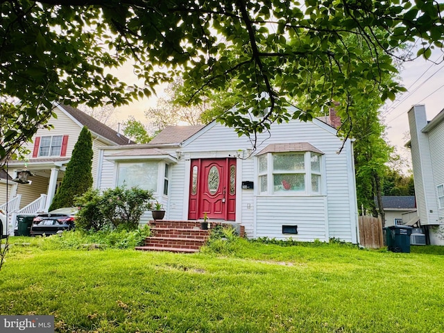 bungalow-style home with a front lawn