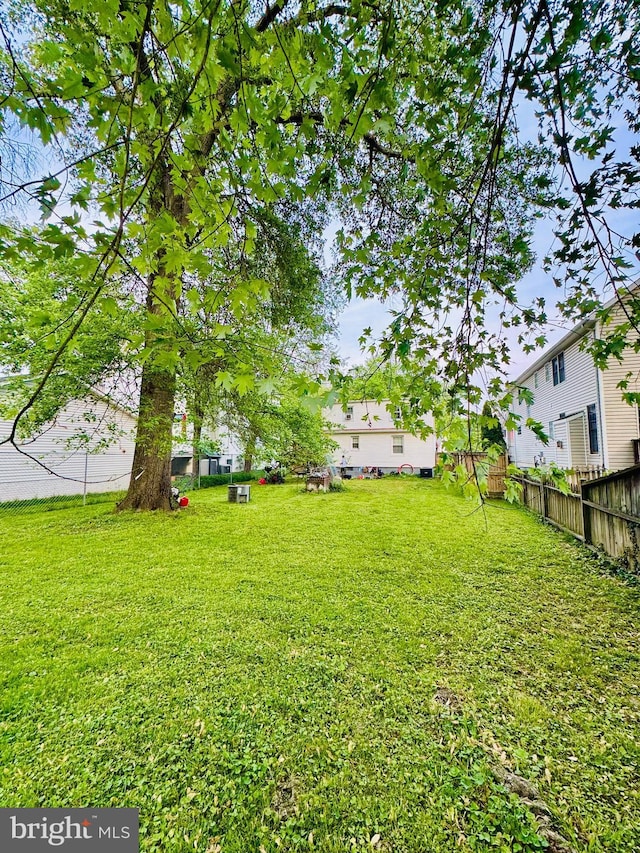 view of yard featuring fence