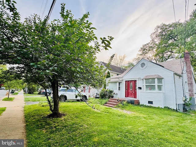 view of front of house with a front yard