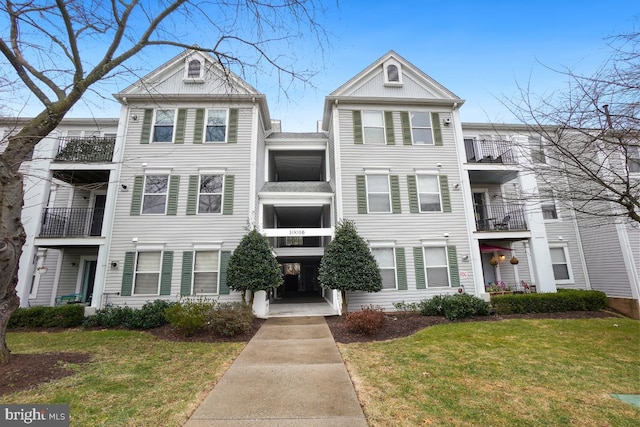 view of property featuring a front lawn
