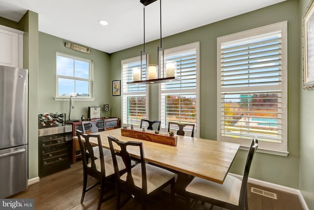 dining area with dark wood-style flooring, recessed lighting, and baseboards