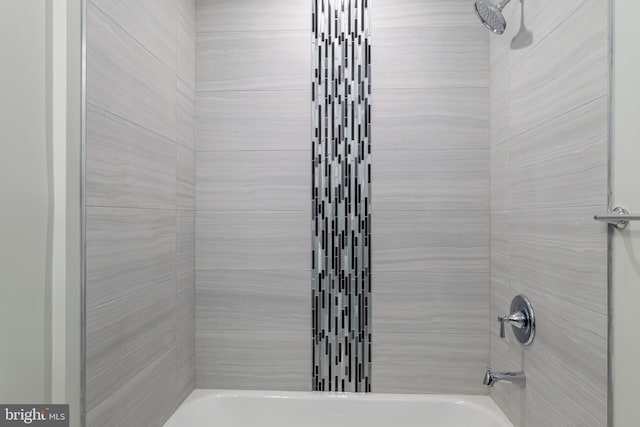 1907 E Lafayette Ave, Baltimore, MD 21213 - full bath featuring shower / tub combination