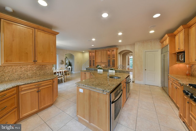 1389 Lamplighter Cir, Gwynedd, PA 19436 - kitchen featuring arched walkways, appliances with stainless steel finishes, a sink, decorative backsplash, and recessed lighting