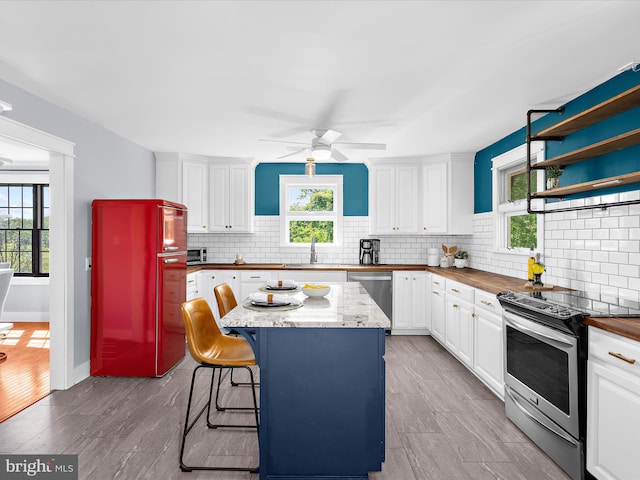 1990 Kate Dr, Port Republic, MD 20676 - kitchen featuring appliances with stainless steel finishes, a sink, ceiling fan, and tasteful backsplash