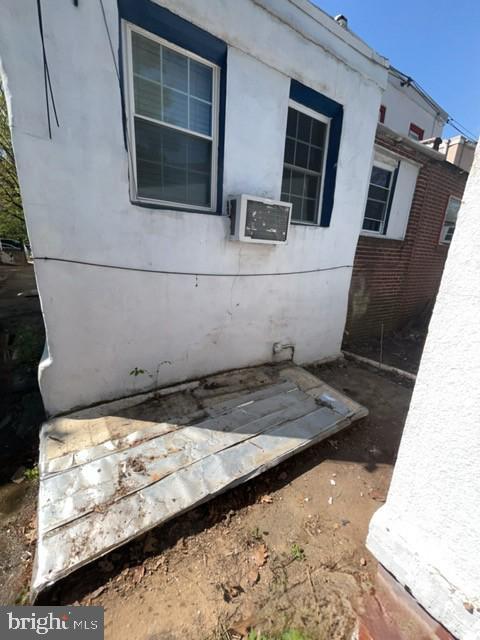 view of side of home featuring stucco siding