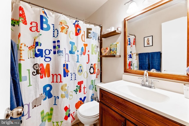 full bath featuring toilet, vanity, and a shower with curtain