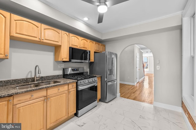 722 S Clinton St, Baltimore, MD 21224 - kitchen with stainless steel appliances, a sink, ceiling fan, baseboards, and recessed lighting