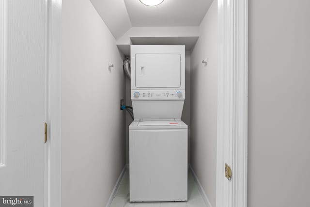 722 S Clinton St, Baltimore, MD 21224 - washroom with stacked washer and clothes dryer and baseboards