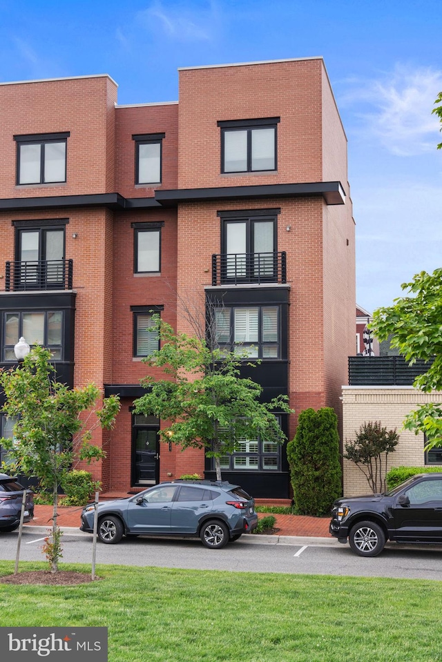 724 E Howell Ave, Alexandria, VA 22301 - multi unit property with brick siding