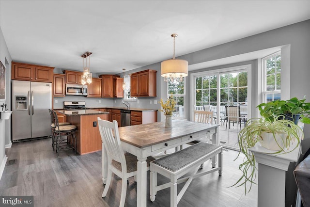 dining space with an inviting chandelier, visible vents, and light wood-style floors