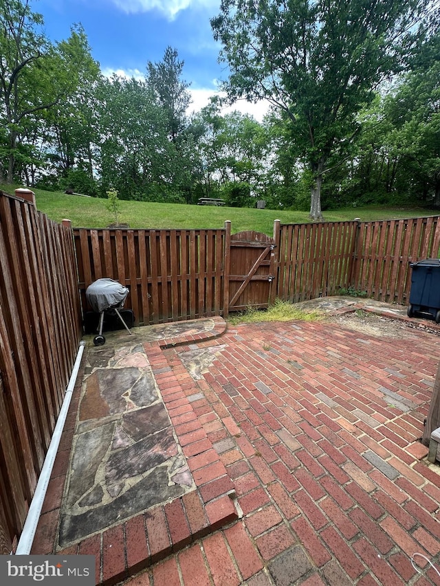 937 Dunloring Ct, Upper Marlboro, MD 20774 - view of patio featuring a gate and fence