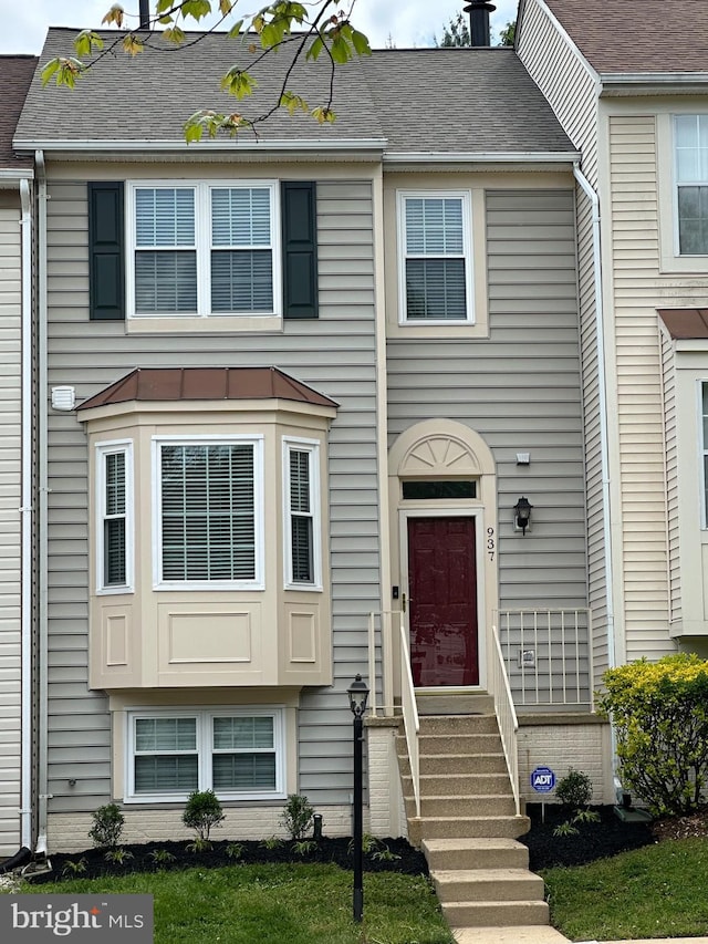 937 Dunloring Ct, Upper Marlboro, MD 20774 - multi unit property with entry steps