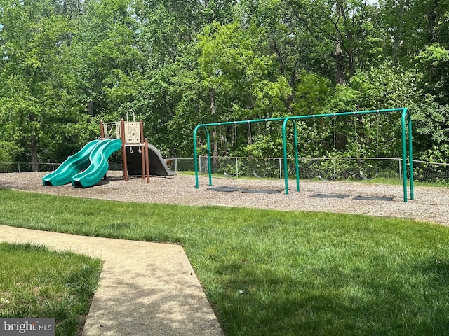 937 Dunloring Ct, Upper Marlboro, MD 20774 - community playground with a yard