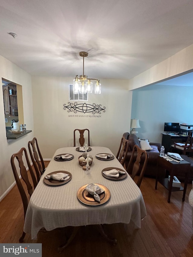 937 Dunloring Ct, Upper Marlboro, MD 20774 - dining room featuring wood finished floors and a chandelier