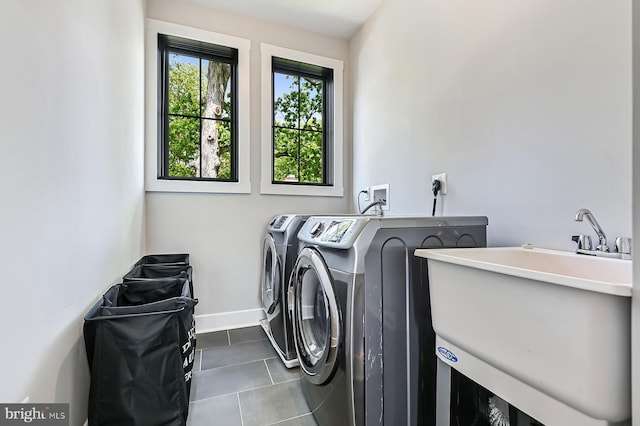 3015 Friends Rd, Annapolis, MD 21401 - laundry area with independent washer and dryer, dark tile patterned floors, and baseboards
