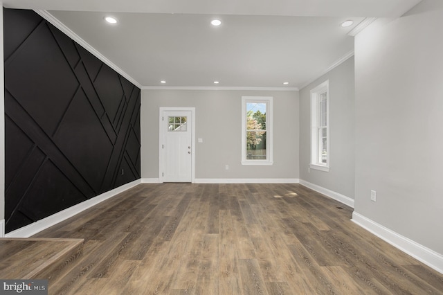 interior space with crown molding, wood finished floors, baseboards, and recessed lighting