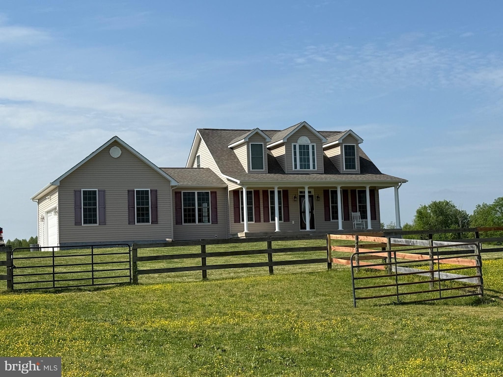 cape cod-style house with roof with shingles, fence, and a front yard