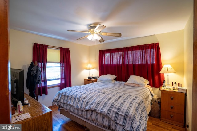bedroom featuring wood finished floors and a ceiling fan
