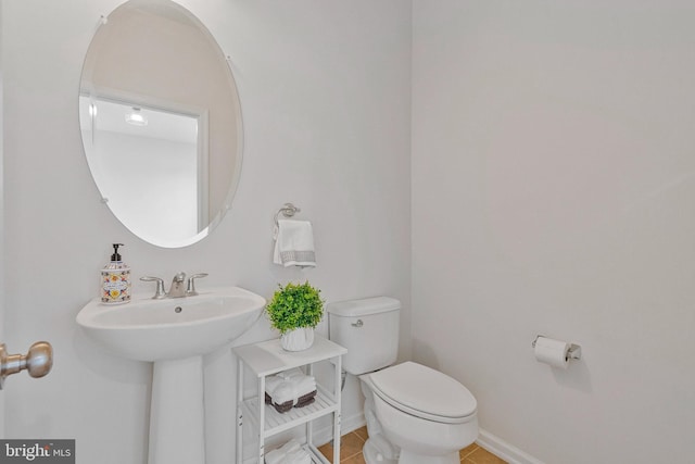 42248 Lancaster Woods Sq, Chantilly, VA 20152 - half bath featuring toilet, tile patterned flooring, baseboards, and a sink