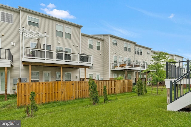 42248 Lancaster Woods Sq, Chantilly, VA 20152 - rear view of house featuring a pergola