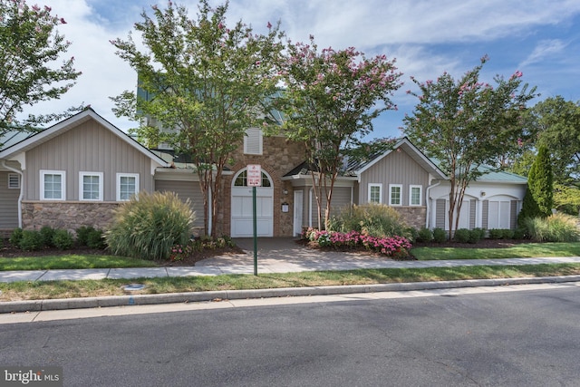 42248 Lancaster Woods Sq, Chantilly, VA 20152 - view of front of property featuring stone siding and board and batten siding