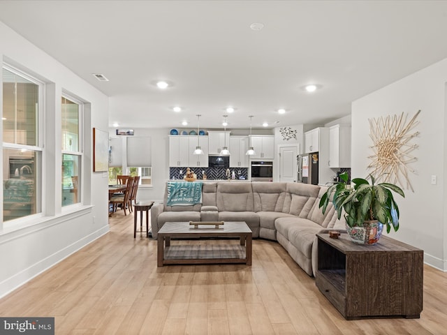 32019 Carlisle Ct, Frankford, DE 19945 - living area featuring light wood-style flooring, baseboards, and recessed lighting