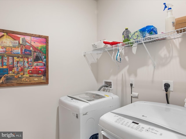 32019 Carlisle Ct, Frankford, DE 19945 - clothes washing area with independent washer and dryer