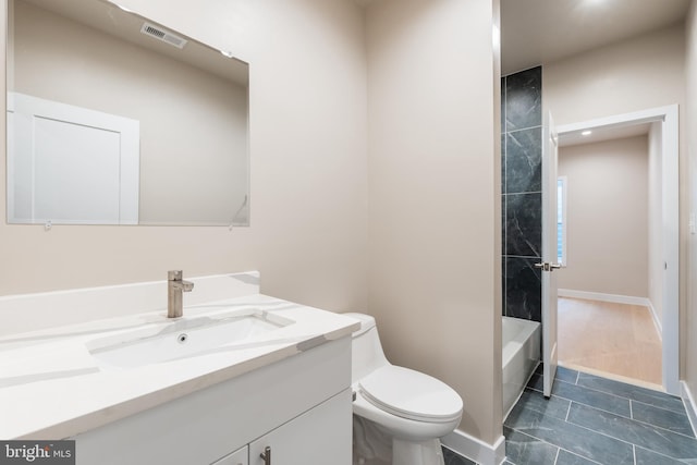 full bath with recessed lighting, toilet, baseboards, visible vents, and vanity