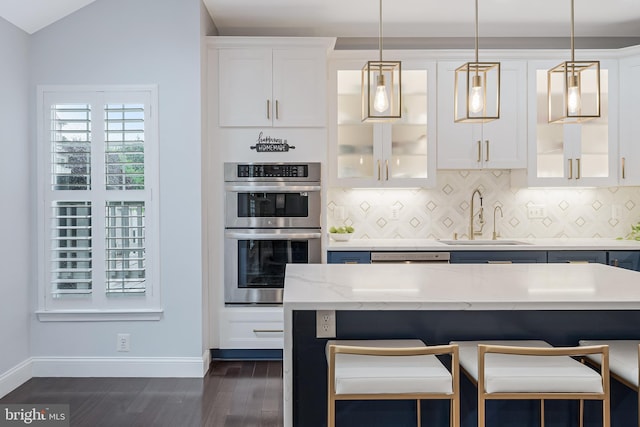 19599 Aspendale Sq, Ashburn, VA 20147 - kitchen featuring a sink, stainless steel double oven, baseboards, decorative backsplash, and vaulted ceiling