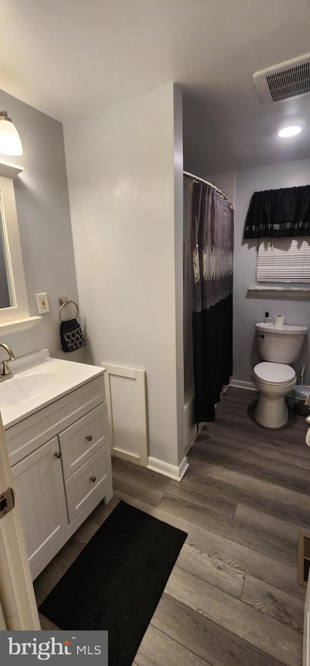 307 Congress Dr, Gibbstown, NJ 08027 - full bathroom with toilet, vanity, wood finished floors, a shower with curtain, and baseboards