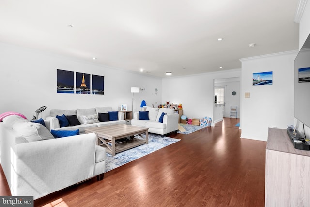 living room featuring crown molding, wood finished floors, recessed lighting, and baseboards
