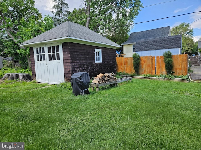 view of yard featuring fence and an outdoor structure