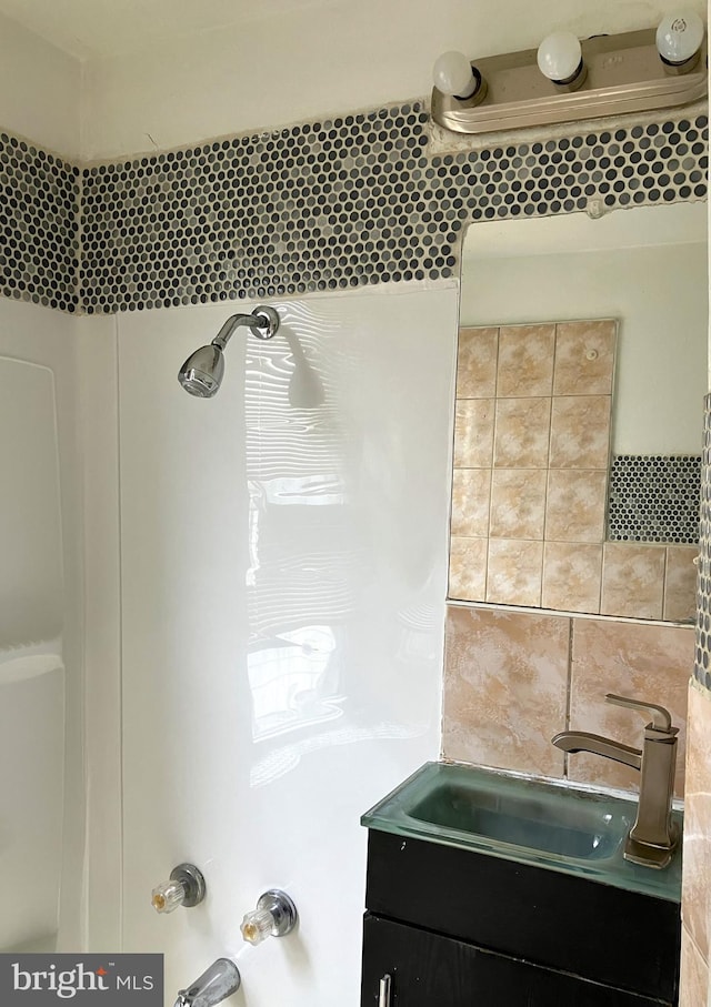 2008 E Orleans St, Philadelphia, PA 19134 - bathroom with vanity