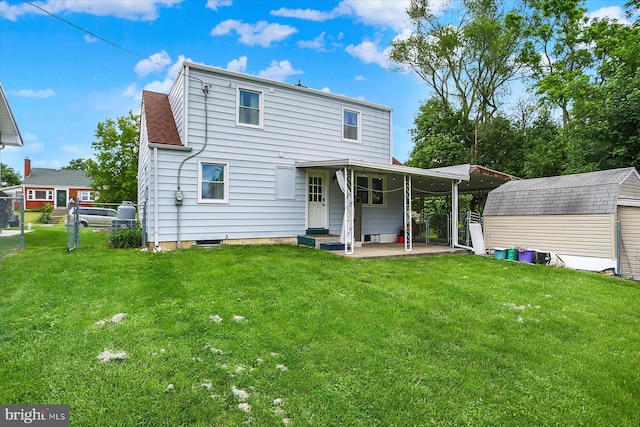 5021 Utah Ave, Harrisburg, PA 17109 - back of property with a patio