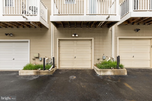 906 3rd St SE, Washington, DC 20003 - garage with driveway