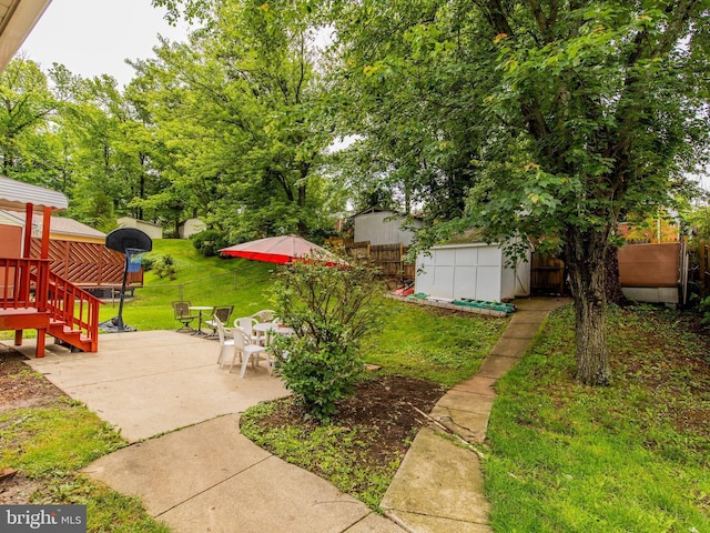 6215 Seminole Pl, College Park, MD 20740 - view of yard with a patio