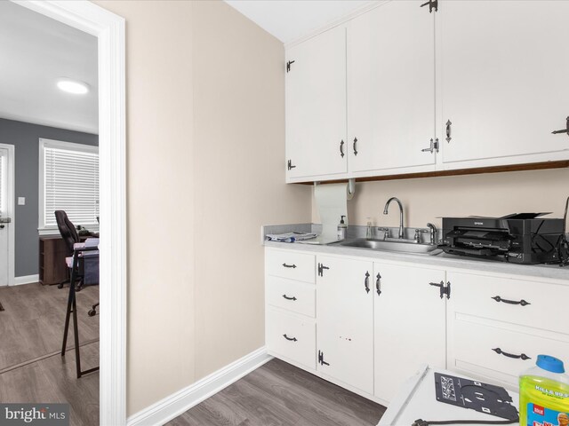 206 Shiley St, Annapolis, MD 21401 - kitchen with wood finished floors, a sink, light countertops, and baseboards