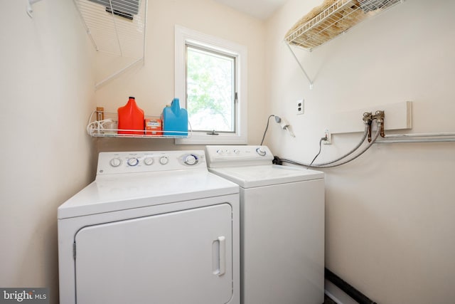 926 Pierce Rd, Norristown, PA 19403 - laundry room featuring washing machine and dryer