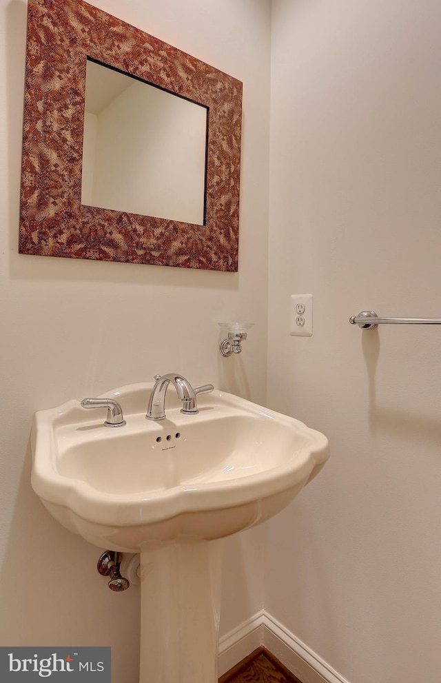 bathroom featuring a sink
