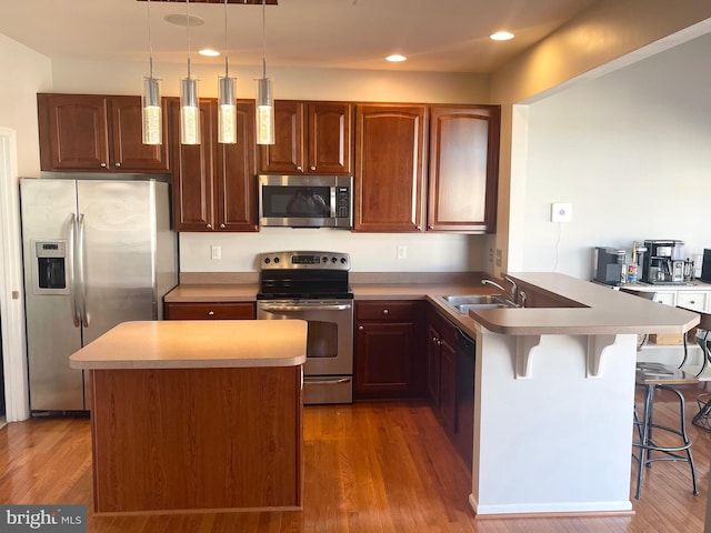 1716 Sunningdale Ln, Hanover, MD 21076 - kitchen with appliances with stainless steel finishes, a sink, a peninsula, recessed lighting, and a kitchen bar