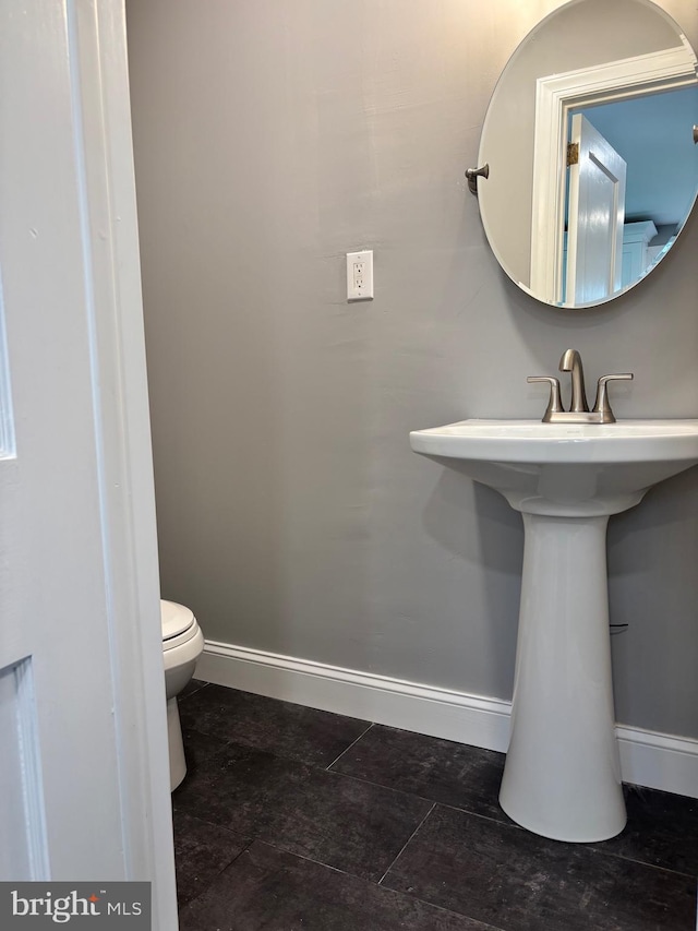 36 W Summit St, Souderton, PA 18964 - half bathroom featuring baseboards and toilet