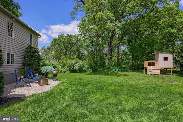 2969 Hearthside Ln, Lancaster, PA 17601 - view of grassy yard with a patio area and view of scattered trees