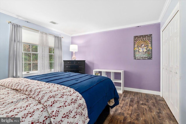 7501 Mason Ct, Middletown, MD 21769 - bedroom featuring wood finished floors, crown molding, a closet, and baseboards
