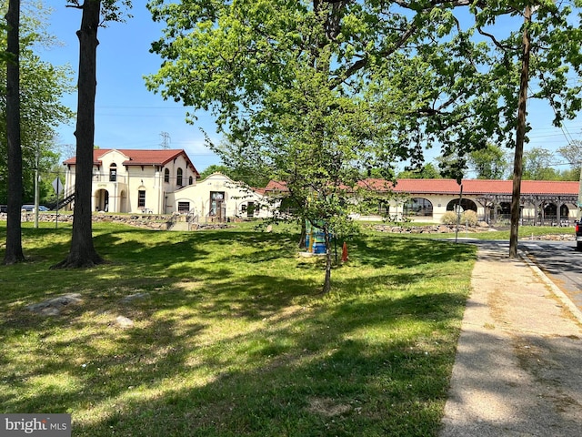 600 W 32nd St, Wilmington, DE 19802 - view of green lawn