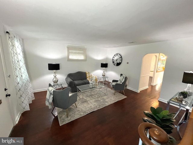 600 W 32nd St, Wilmington, DE 19802 - living area featuring arched walkways and wood finished floors